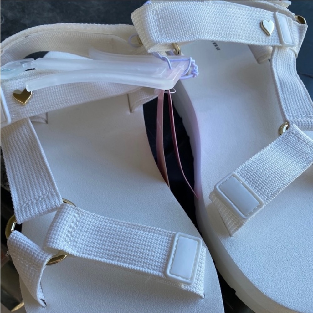 NWT Stoney Clover sandals